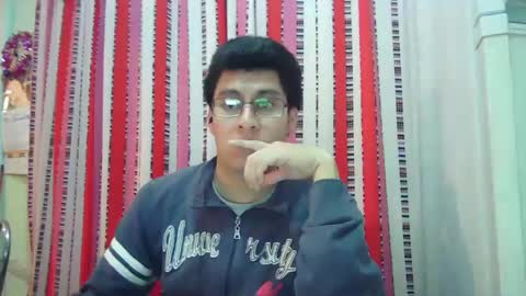 Snapshot of oomaurooo chatting on December 23, 7:28 am oomaurooo online show from December 23, 7:28 am