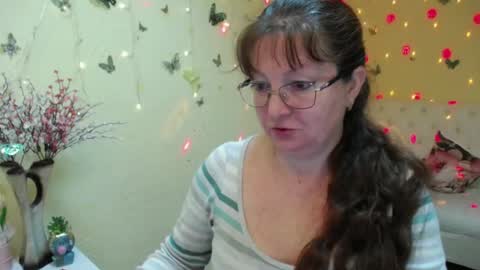 Snapshot of oovanessahotts chatting on May 1, 5:12 am Vanessa online show from May 1, 5:12 am