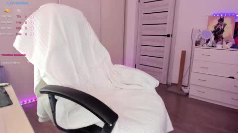 Snapshot of ophelia_mm chatting on February 18, 10:16 am Ophelia online show from February 18, 10:16 am