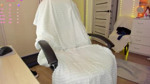 Ophelia online show from April 2, 5:27 am