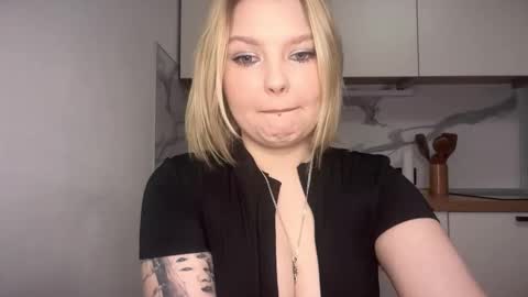 Snapshot of opheliaritz chatting on December 13, 7:53 pm Ophelia online show from December 13, 7:53 pm