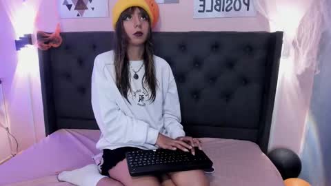 Snapshot of ophelune chatting on October 22, 1:22 pm ophelune online show from October 22, 1:22 pm