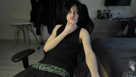 Bella and John online show from April 23, 5:15 pm