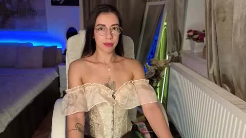 Eve Voss online show from November 18, 1:48 pm