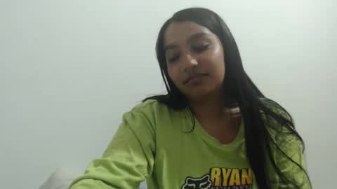 Snapshot of oriana_ston chatting on December 5, 5:37 am oriana_ston online show from December 5, 5:37 am