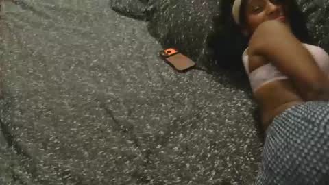 originalcali95 online show from April 14, 5:02 am