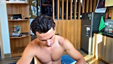 Snapshot of orlando__bloom chatting on June 3, 10:07 am Fansly and Instagram - online show from June 3, 10:07 am