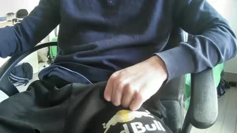 Snapshot of orobrus chatting on February 6, 11:32 am Oroborus online show from February 6, 11:32 am