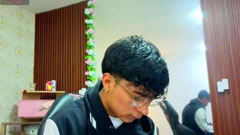 osamu_tay online show from June 9, 3:18 am