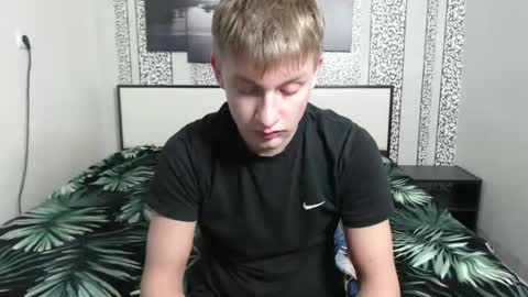 Snapshot of oscar_bell chatting on October 19, 9:04 pm Oscar online show from October 19, 9:04 pm