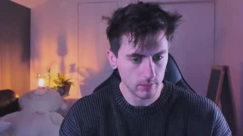 Snapshot of oscar_miller_ chatting on November 8, 8:40 pm Oscar online show from November 8, 8:40 pm