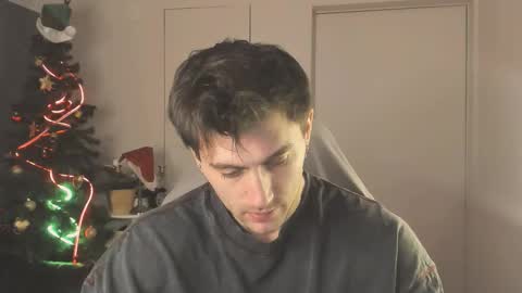 Snapshot of oscar_miller_ chatting on December 19, 9:33 pm Oscar online show from December 19, 9:33 pm