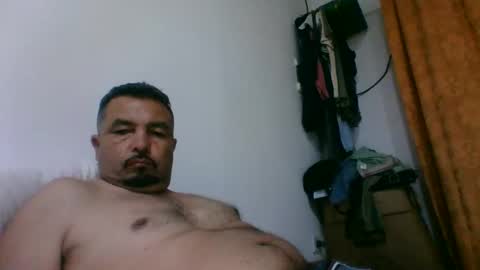 Snapshot of oscarjhe3512 chatting on April 10, 1:44 am oscarjhe3512 online show from April 10, 1:44 am