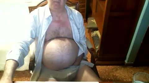 Snapshot of oscarw chatting on October 18, 2:40 pm Oscar online show from October 18, 2:40 pm