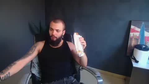 OscarWills online show from June 26, 4:17 am