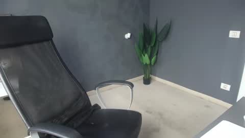 OscarWills online show from July 27, 4:52 am