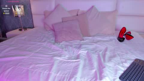 Osirismansour online show from December 16, 5:22 pm