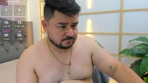 Snapshot of oso_gael chatting on July 22, 5:38 pm Bear Gael online show from July 22, 5:38 pm