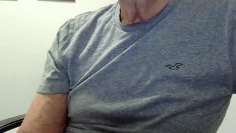 Snapshot of ossibottom chatting on June 22, 3:08 am Ossi online show from June 22, 3:08 am