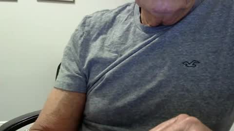 Snapshot of ossibottom chatting on June 22, 3:25 am Ossi online show from June 22, 3:25 am