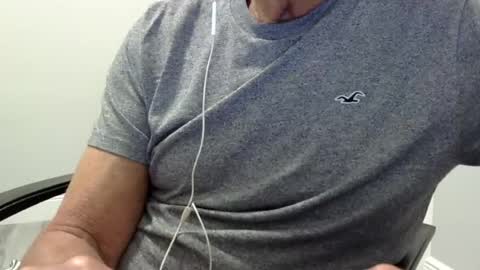 Snapshot of ossibottom chatting on June 26, 3:22 am Ossi online show from June 26, 3:22 am