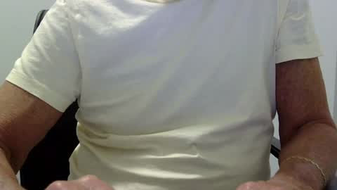 Snapshot of ossibottom chatting on July 2, 2:33 am Ossi online show from July 2, 2:33 am