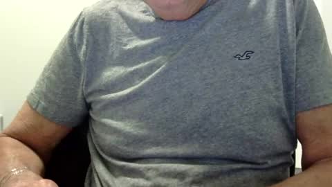 Snapshot of ossibottom chatting on July 3, 2:29 am Ossi online show from July 3, 2:29 am
