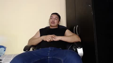 Snapshot of otto_stud chatting on September 18, 3:52 am otto_stud online show from September 18, 3:52 am