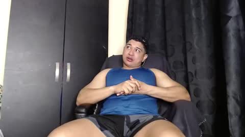 Snapshot of otto_stud chatting on October 23, 4:01 am otto_stud online show from October 23, 4:01 am