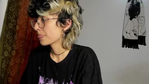 Otto 3 online show from December 2, 9:17 pm