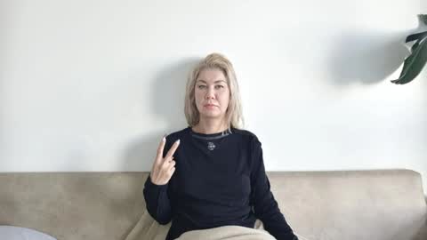 Snapshot of out_lust chatting on December 7, 9:17 am Irma Sophia Dan online show from December 7, 9:17 am