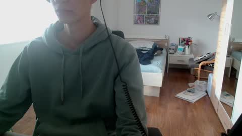 Snapshot of overkneebabe chatting on December 6, 9:10 am OverkneeBabe online show from December 6, 9:10 am