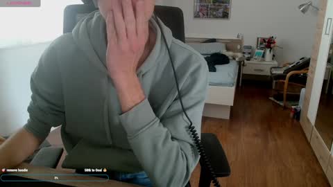 Snapshot of overkneebabe chatting on December 10, 12:27 pm OverkneeBabe online show from December 10, 12:27 pm