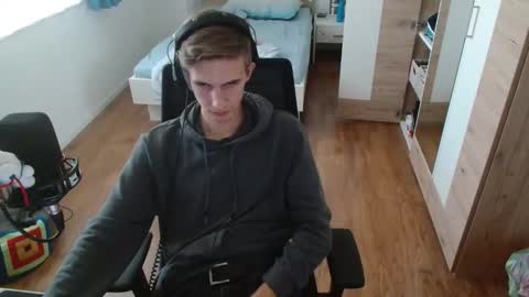 Snapshot of overkneebabe chatting on October 25, 11:29 am OverkneeBabe online show from October 25, 11:29 am