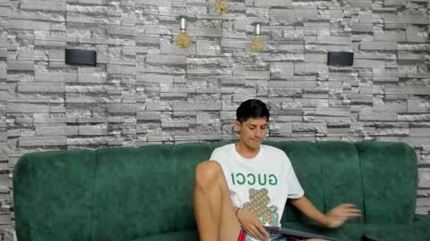 Snapshot of oversized_guy chatting on September 9, 2:38 pm MATT ...JACKSON ....PETER online show from September 9, 2:38 pm