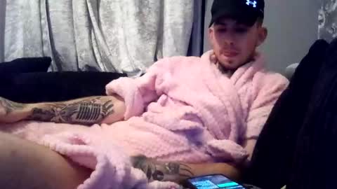 Snapshot of owen162462 chatting on February 25, 11:44 pm Owen kayz online show from February 25, 11:44 pm