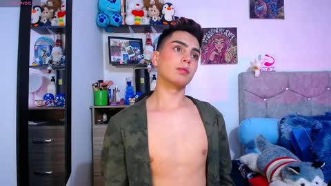 Snapshot of owenblue__ chatting on February 24, 7:17 am Owen Independent model online show from February 24, 7:17 am