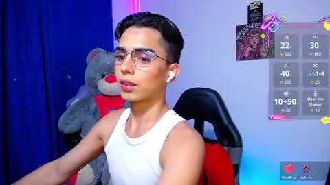 Owen  Independent model  online show from July 9, 7:12 am