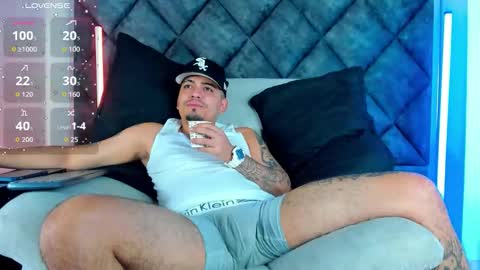 O W E N - S T O N E online show from December 4, 1:53 pm