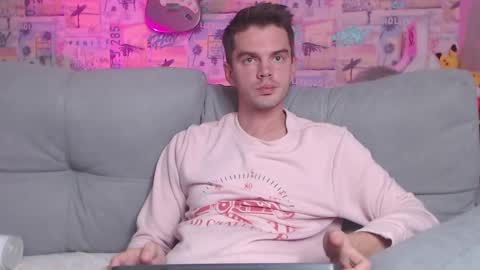 Snapshot of oxmikexo chatting on December 3, 5:01 pm Mike online show from December 3, 5:01 pm