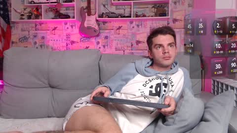 Snapshot of oxmikexo chatting on December 8, 3:02 pm Mike online show from December 8, 3:02 pm