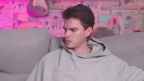 Snapshot of oxmikexo chatting on February 13, 10:23 am Mike online show from February 13, 10:23 am