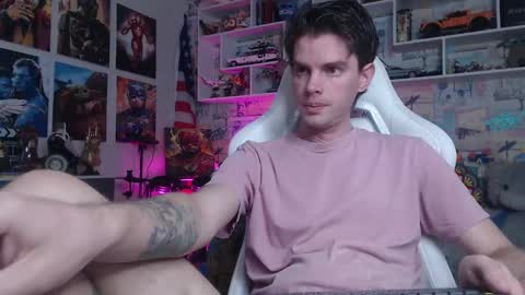 Snapshot of oxmikexo chatting on March 10, 10:59 am Mike online show from March 10, 10:59 am