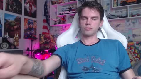 Snapshot of oxmikexo chatting on March 12, 1:40 pm Mike online show from March 12, 1:40 pm