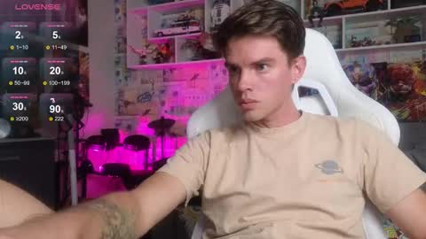 Snapshot of oxmikexo chatting on October 3, 12:13 pm Mike online show from October 3, 12:13 pm