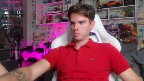 Snapshot of oxmikexo chatting on October 4, 12:14 pm Mike online show from October 4, 12:14 pm