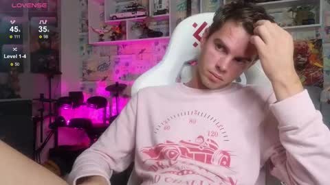 Snapshot of oxmikexo chatting on October 9, 11:19 am Mike online show from October 9, 11:19 am