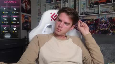 Snapshot of oxmikexo chatting on October 11, 1:09 pm Mike online show from October 11, 1:09 pm