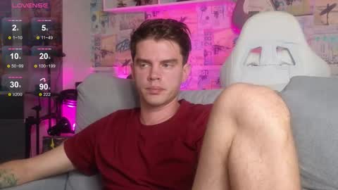 Snapshot of oxmikexo chatting on October 31, 12:06 pm Mike online show from October 31, 12:06 pm