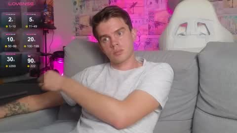 Snapshot of oxmikexo chatting on November 14, 2:27 pm Mike online show from November 14, 2:27 pm